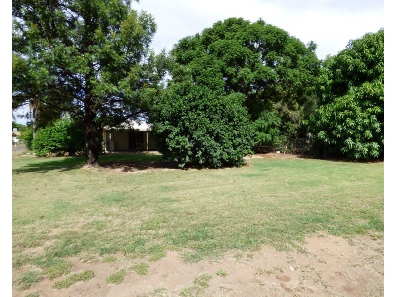 4 Elizabeth Street, St George QLD 4487