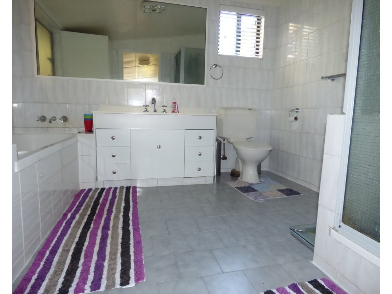 188 Victoria Street, St George QLD 4487