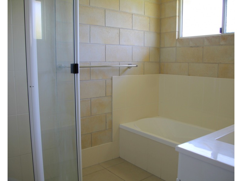 Unit 2, 1 Taylor Street, St George QLD 4487