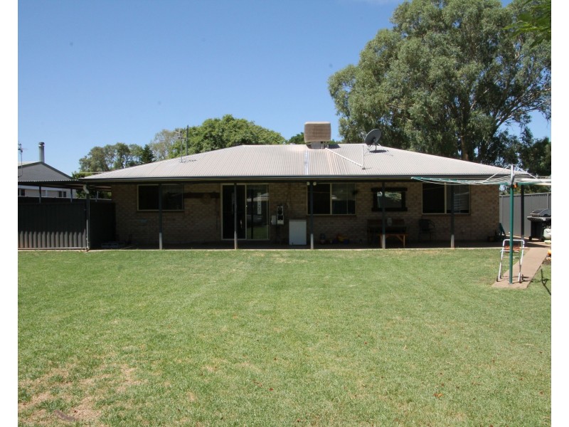 18 Elizabeth Street, St George QLD 4487