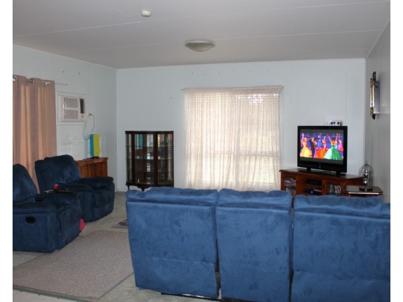 11 Hutt Street, St George QLD 4487