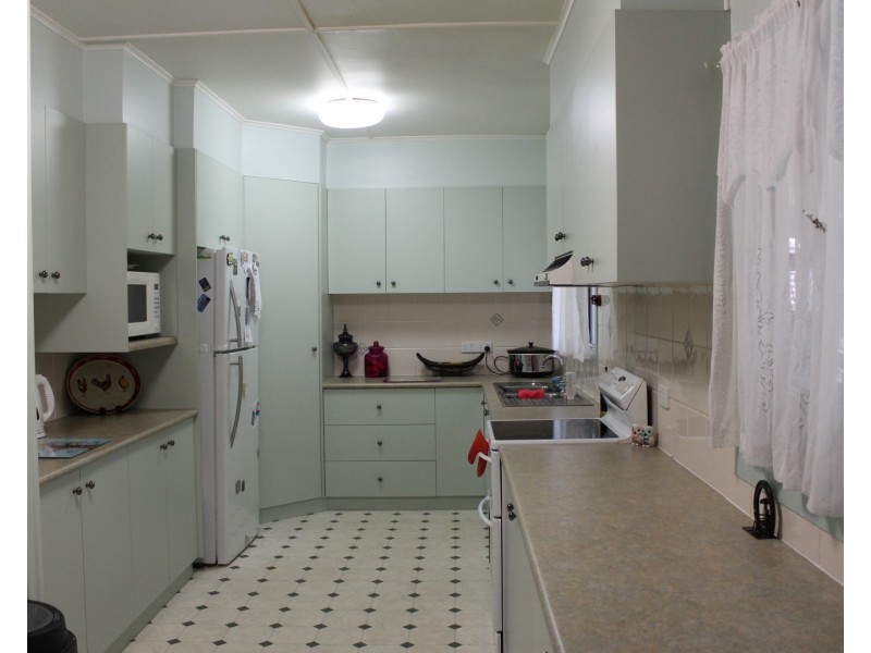 11 Hutt Street, St George QLD 4487