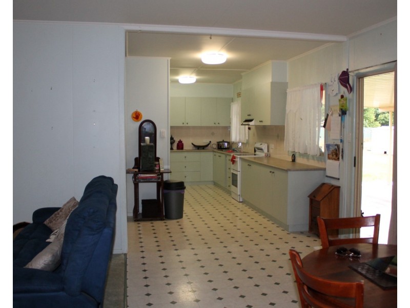11 Hutt Street, St George QLD 4487