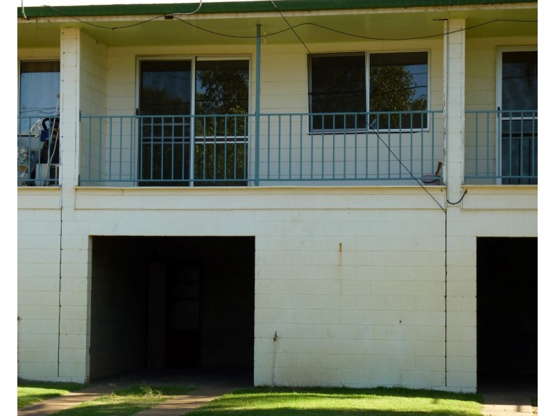 Unit 2, 18 ALFRED Street, St George QLD 4487