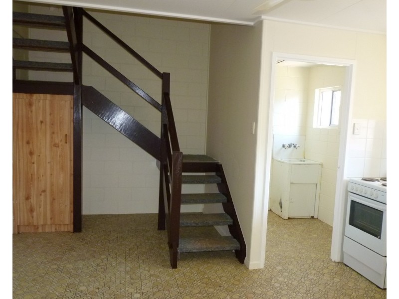 Unit 2, 18 ALFRED Street, St George QLD 4487