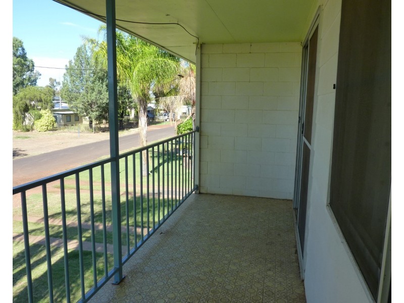 Unit 2, 18 ALFRED Street, St George QLD 4487