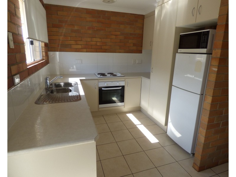 Unit 3, 2 Taylor Street, St George QLD 4487