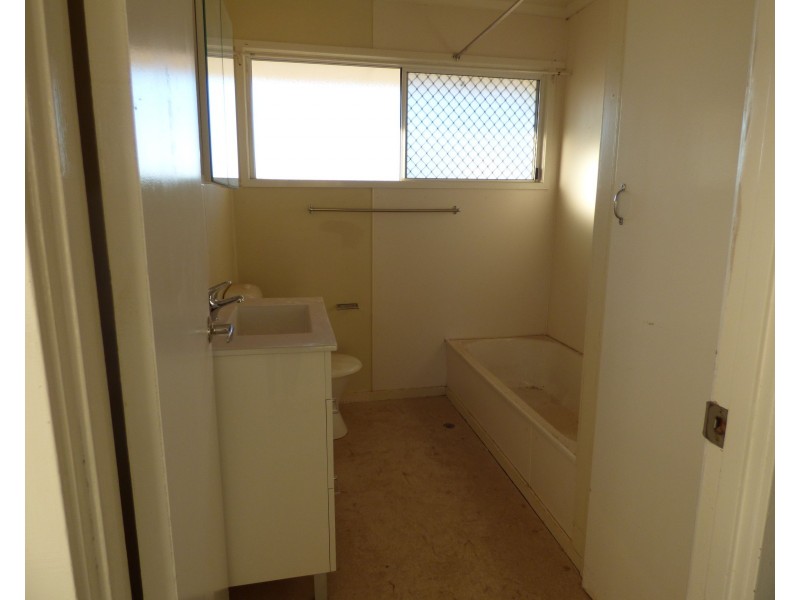 18 Lignum Avenue, Dirranbandi QLD 4486