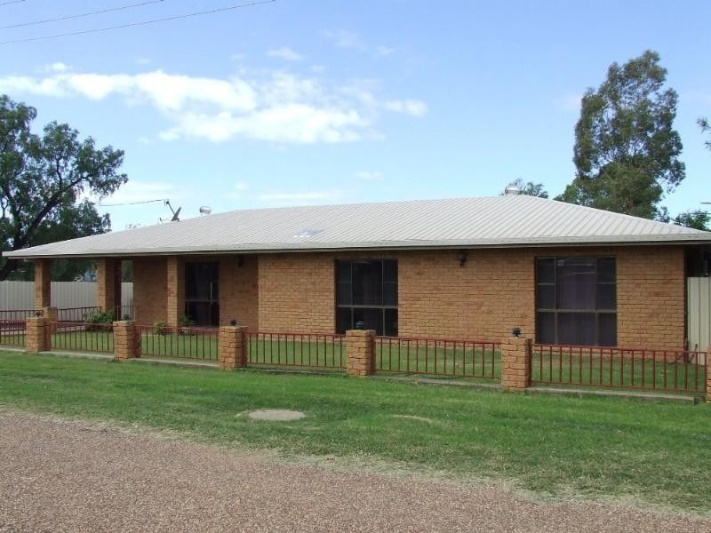 10 Hume Street, St George QLD 4487