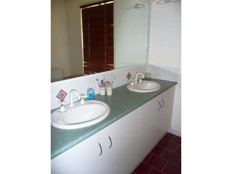 18 Kilroy Street, St George QLD 4487