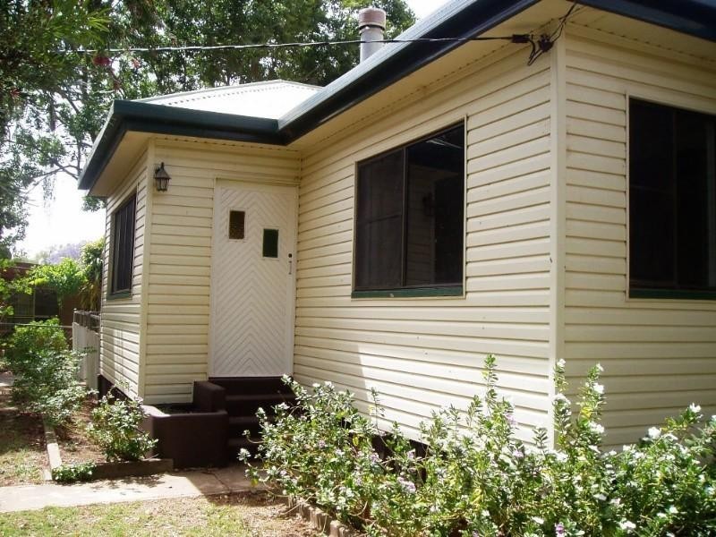 73 Grey Street, St George QLD 4487