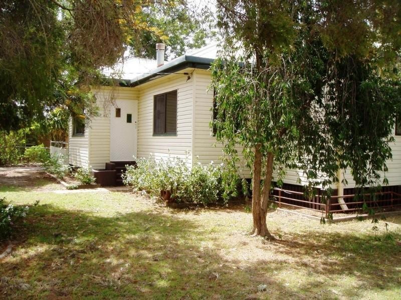 73 Grey Street, St George QLD 4487