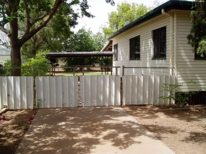73 Grey Street, St George QLD 4487