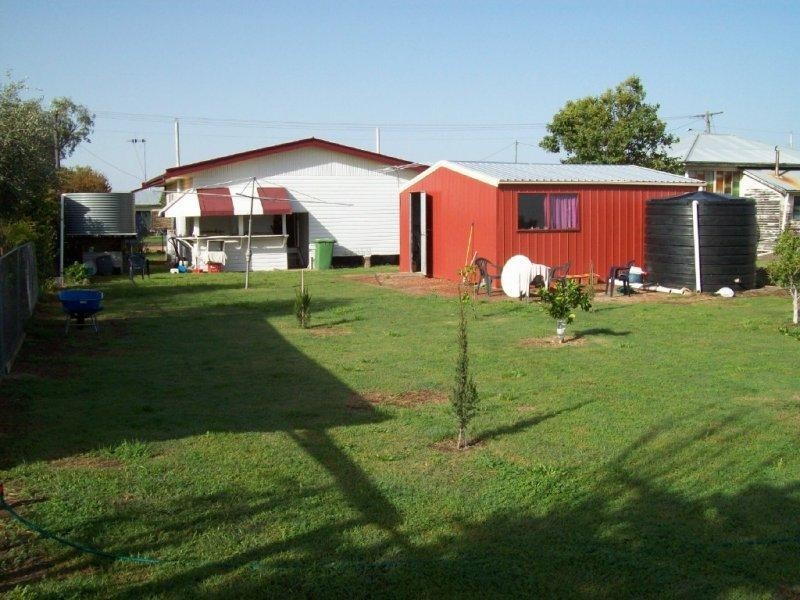 4 Moore Street, Dirranbandi QLD 4486