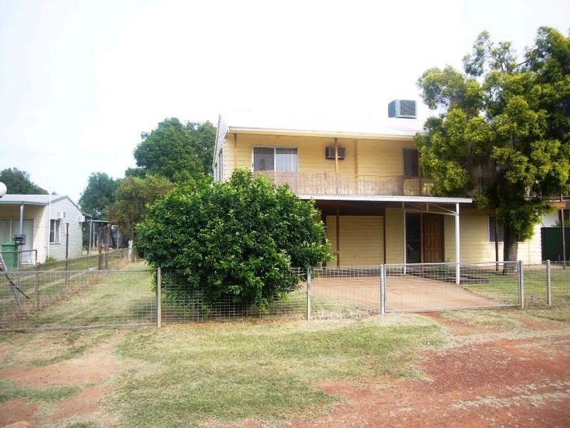 14 Elizabeth Street, St George QLD 4487