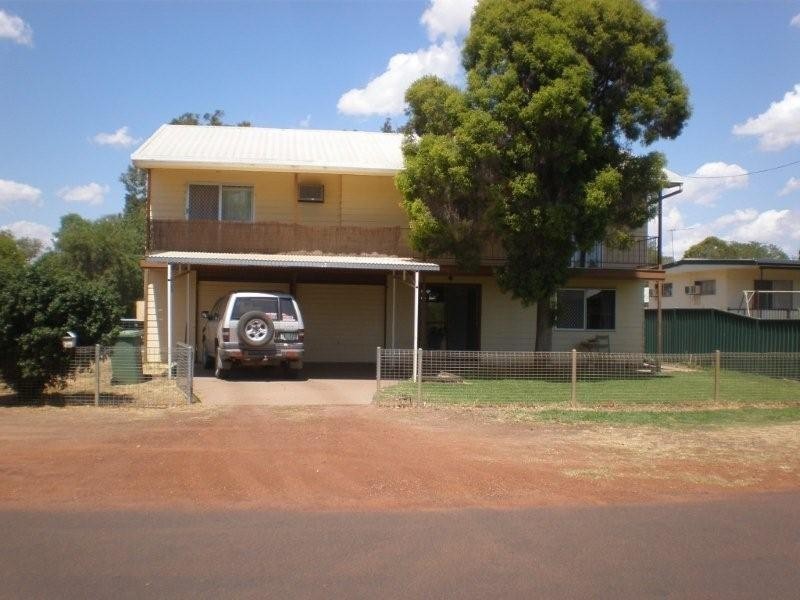 14 Elizabeth Street, St George QLD 4487