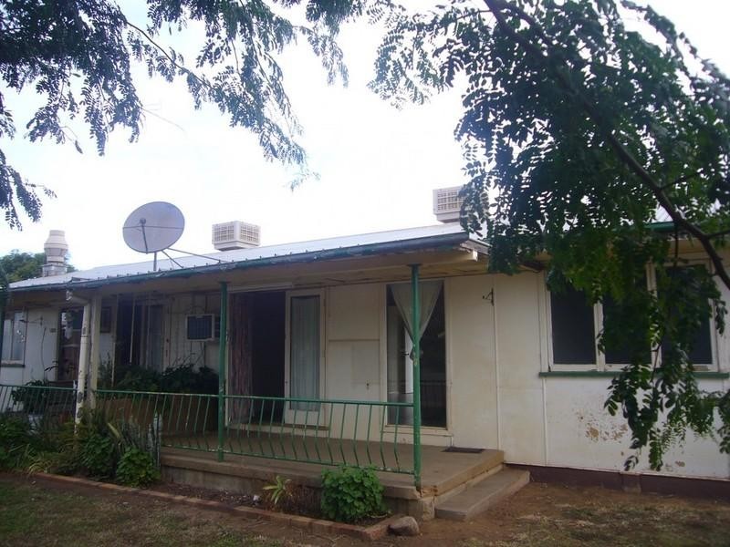 2/14 Hutt Street, St George QLD 4487