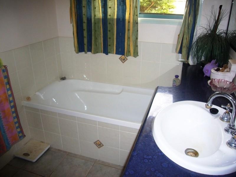 10 Taylor Street, St George QLD 4487