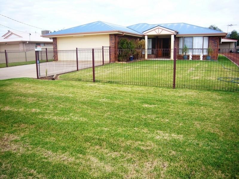 12 Taylor Street, St George QLD 4487