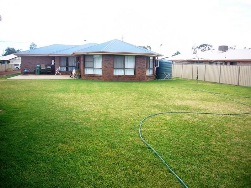 12 Taylor Street, St George QLD 4487