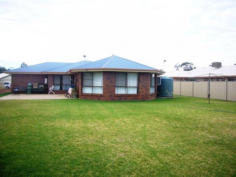 12 Taylor Street, St George QLD 4487