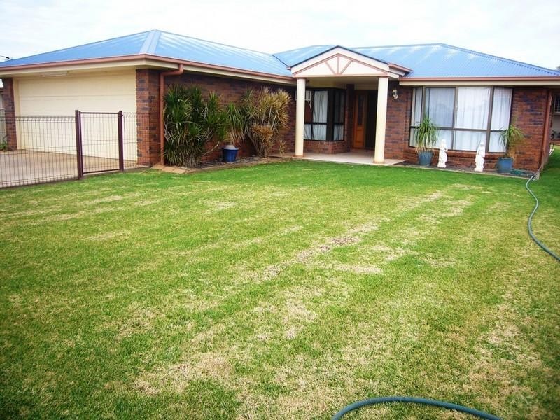 12 Taylor Street, St George QLD 4487