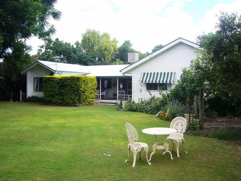 10 Church Street, St George QLD 4487