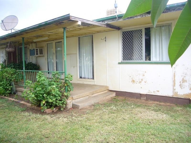 14 Hutt Street, St George QLD 4487