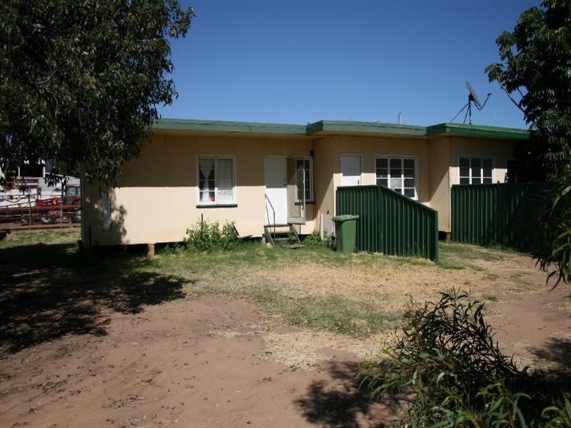 165-167 Victoria Street, St George QLD 4487