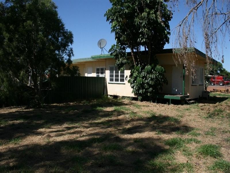 165-167 Victoria Street, St George QLD 4487