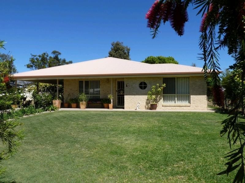 8 Elizabeth Street, St George QLD 4487