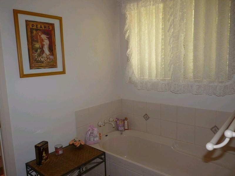 8 Elizabeth Street, St George QLD 4487