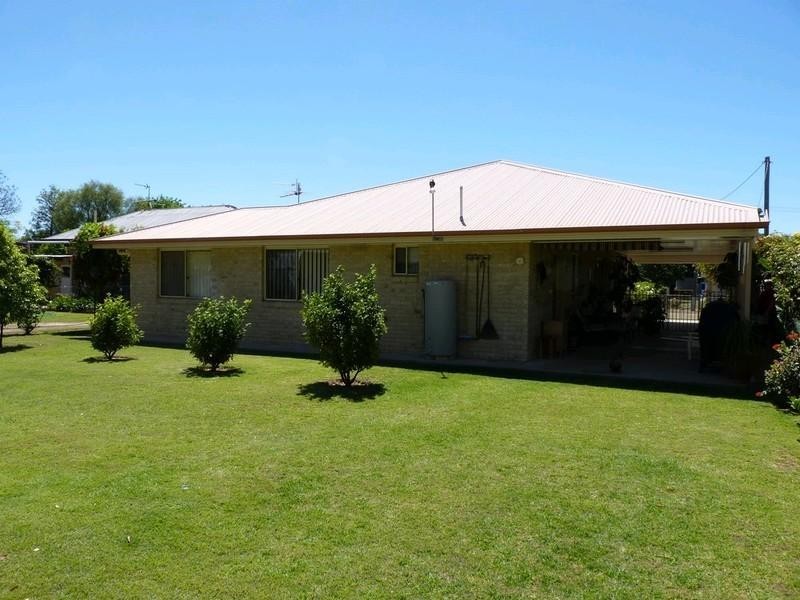 8 Elizabeth Street, St George QLD 4487