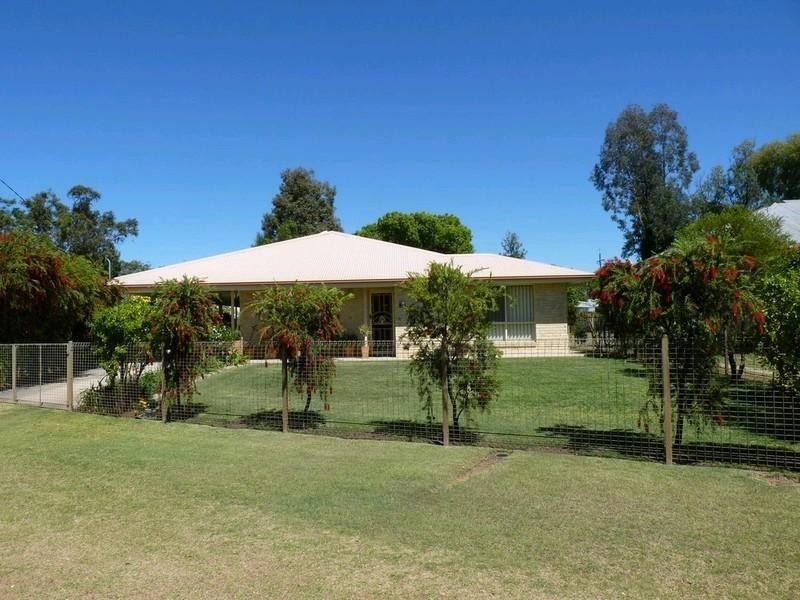 8 Elizabeth Street, St George QLD 4487