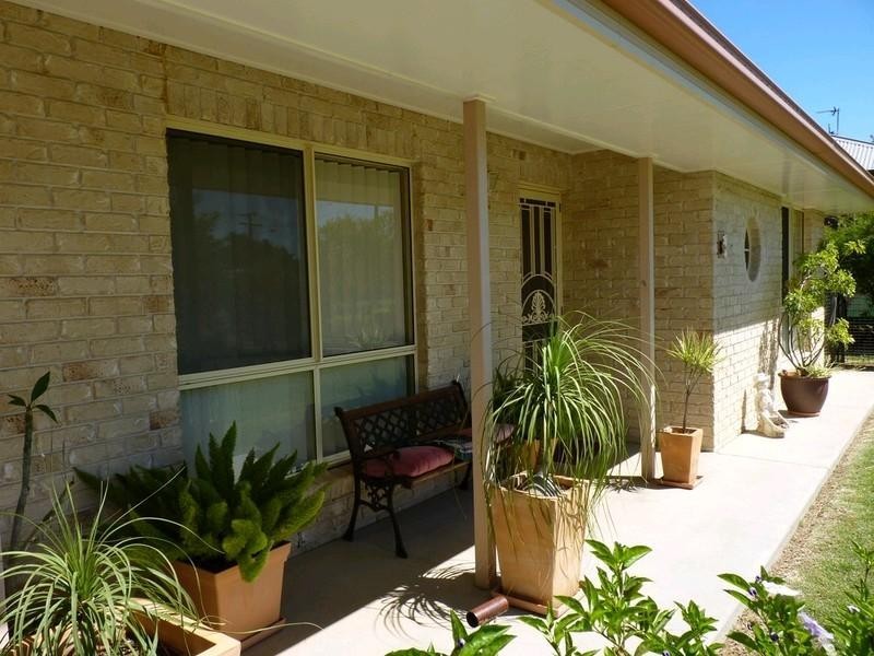 8 Elizabeth Street, St George QLD 4487