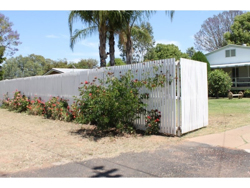 11 Charles Street, St George QLD 4487