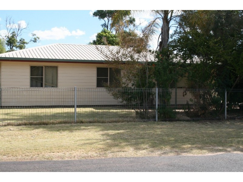 4 Elizabeth Street, St George QLD 4487