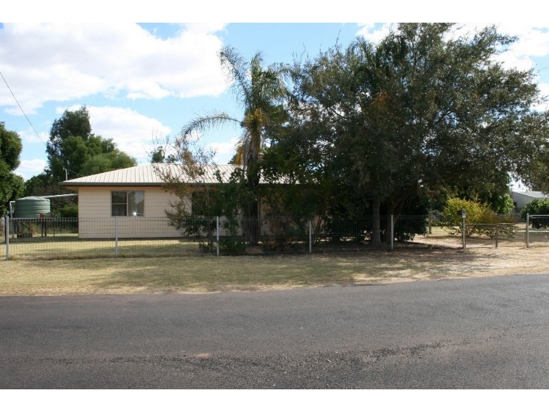 4 Elizabeth Street, St George QLD 4487