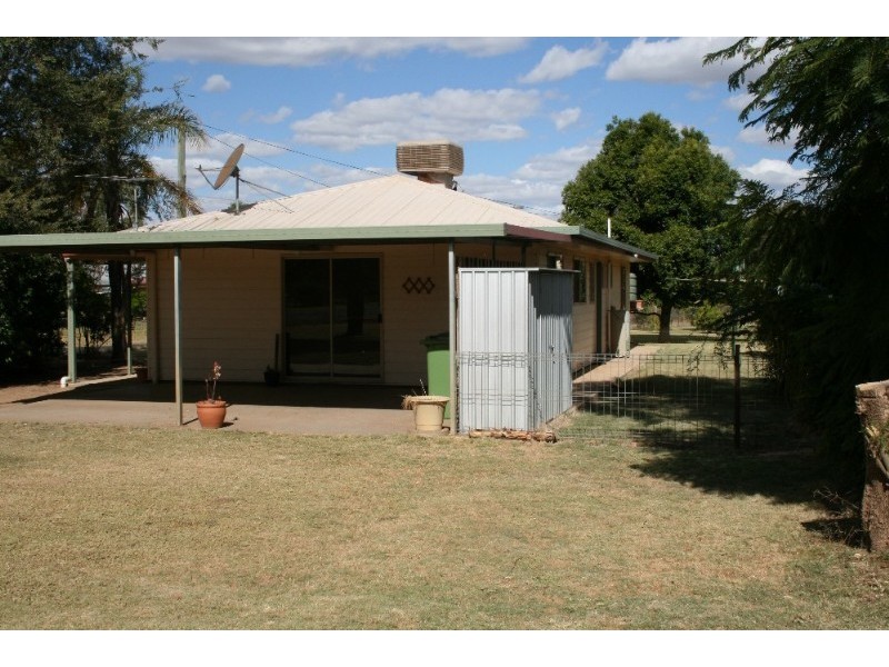 4 Elizabeth Street, St George QLD 4487