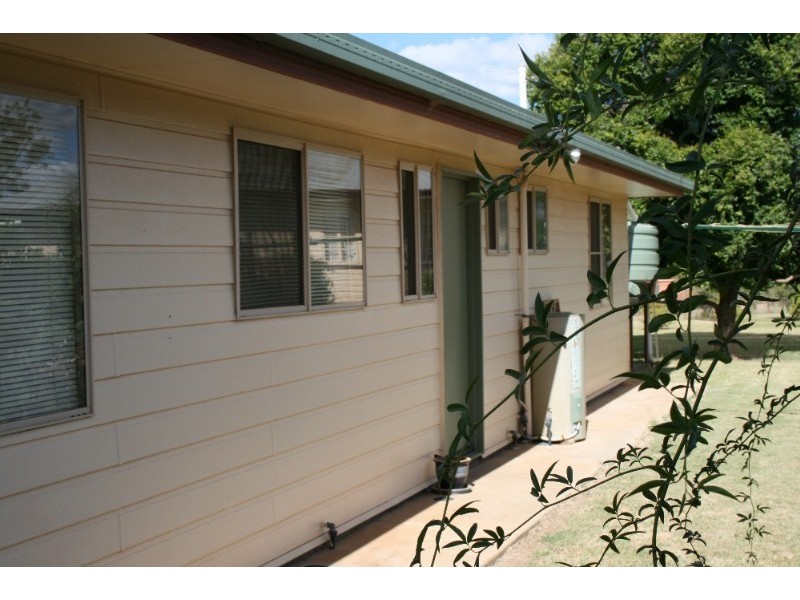 4 Elizabeth Street, St George QLD 4487