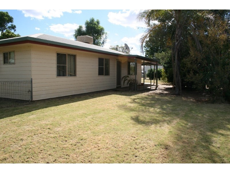 4 Elizabeth Street, St George QLD 4487