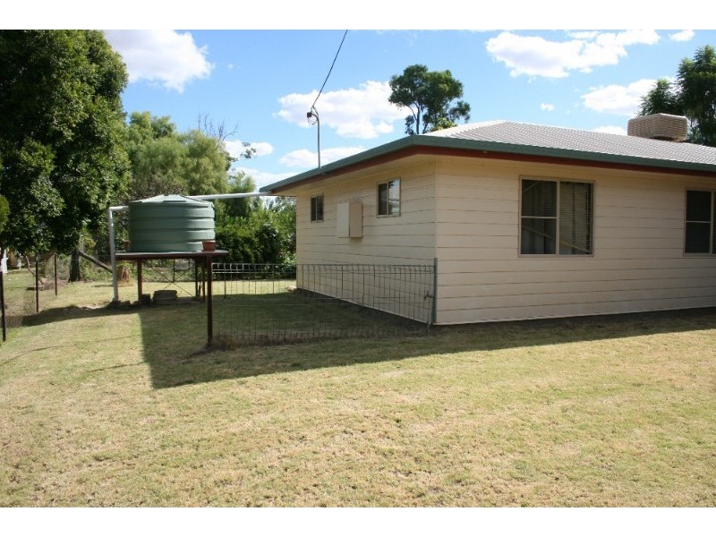 4 Elizabeth Street, St George QLD 4487