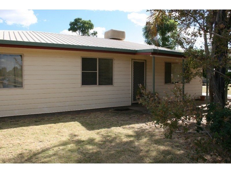 4 Elizabeth Street, St George QLD 4487