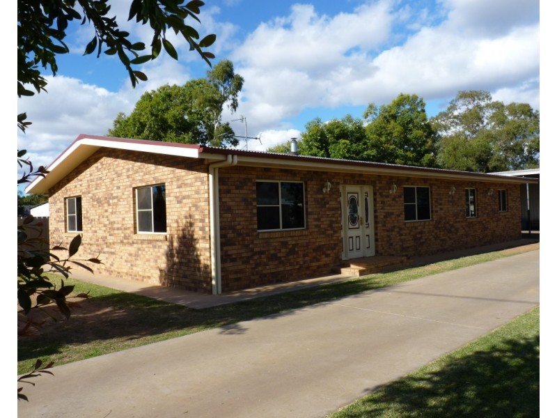 8 Hill Street, St George QLD 4487