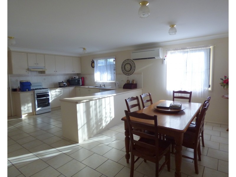 8 Hill Street, St George QLD 4487