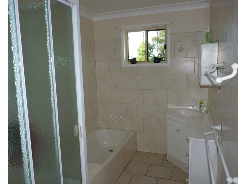 8 Hill Street, St George QLD 4487