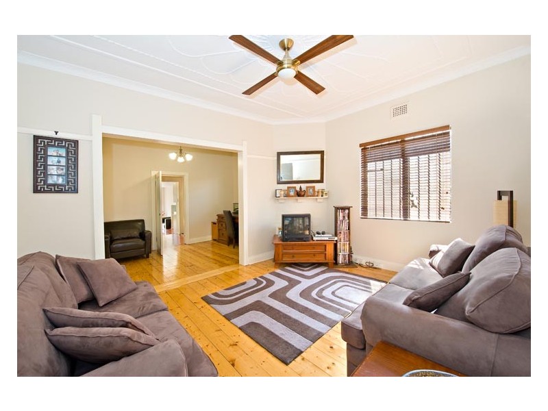 19 Brown Street, St Peters NSW 2044