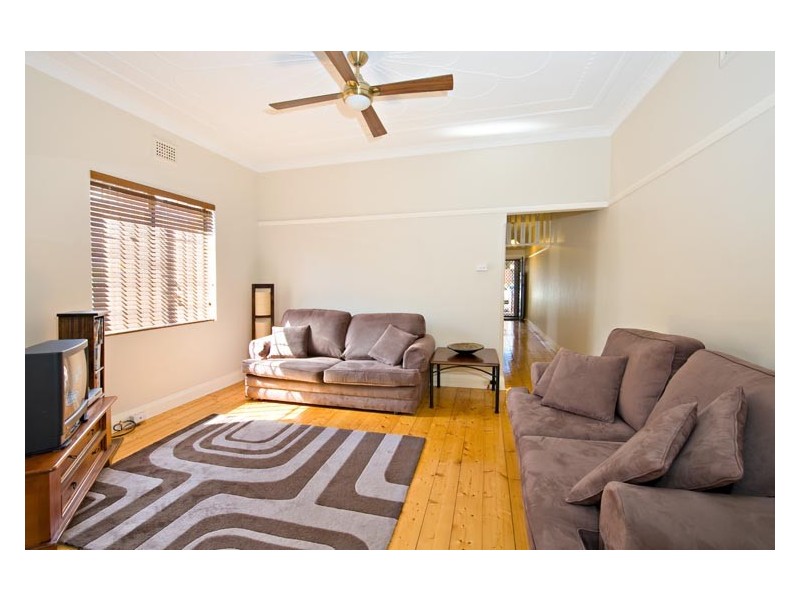 19 Brown Street, St Peters NSW 2044