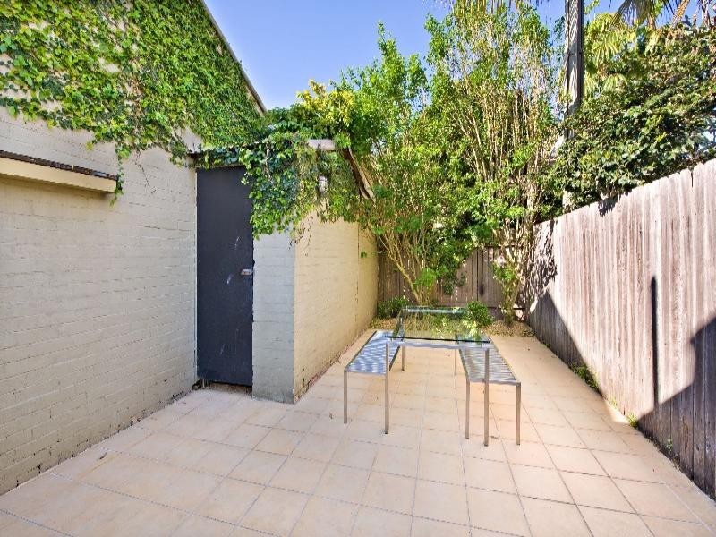 2a Commodore Street, Newtown NSW 2042