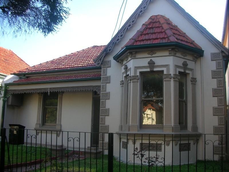 2/6 Woodland Street, Marrickville NSW 2204